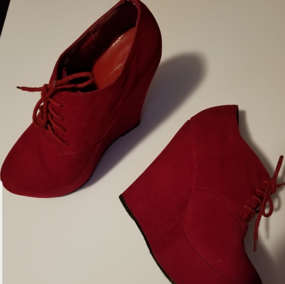 Shoes - Picture 2 of 4